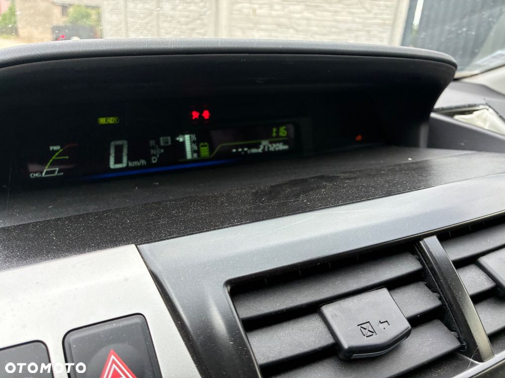 Toyota Prius (Hybrid) Life - 11