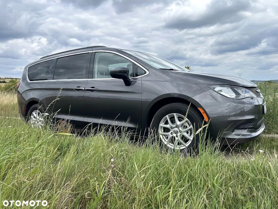 Chrysler Pacifica - 17