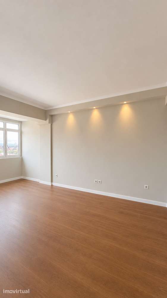 Procura T2 remodelado, espaçoso e pronto habitar? - Grande imagem: 2/7