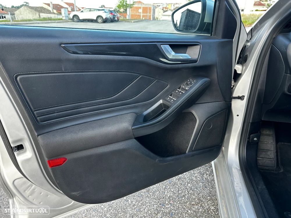 Ford Focus 1.0 EcoBoost MHEV ST-Line - 17