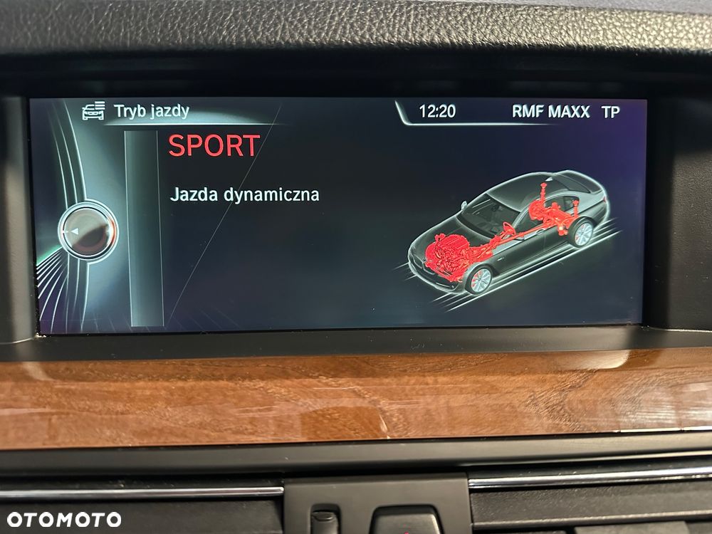BMW Seria 5 520i Luxury Line - 29