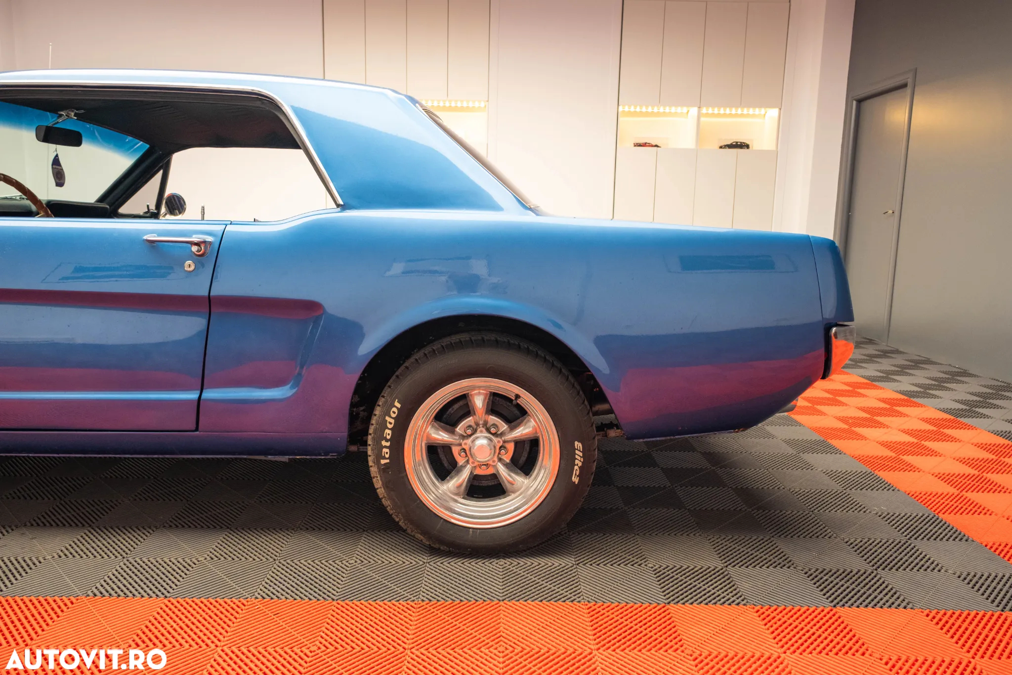 Ford Mustang - 8