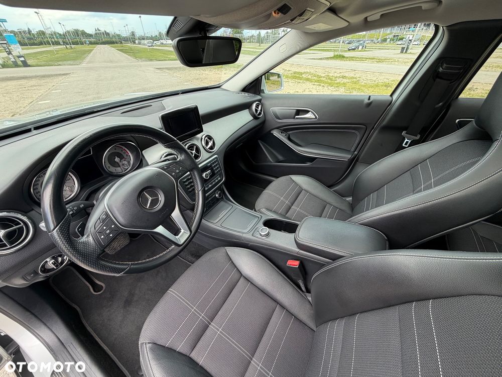 Mercedes-Benz GLA 200 7G-DCT Urban - 8