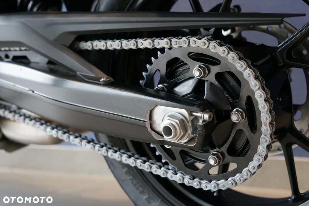 BMW F - 24