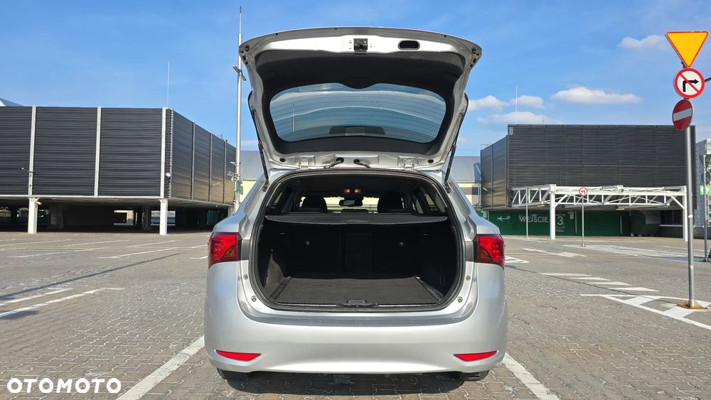 Toyota Avensis 2.0 D-4D Premium - 17