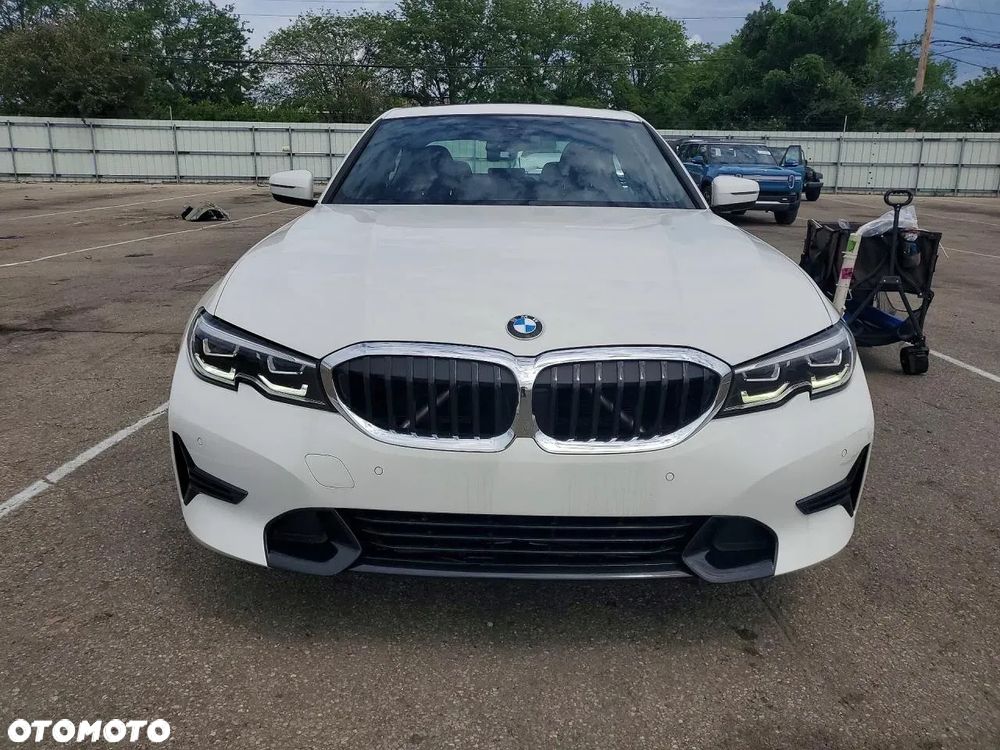 BMW Seria 3 330i xDrive M Sport - 4