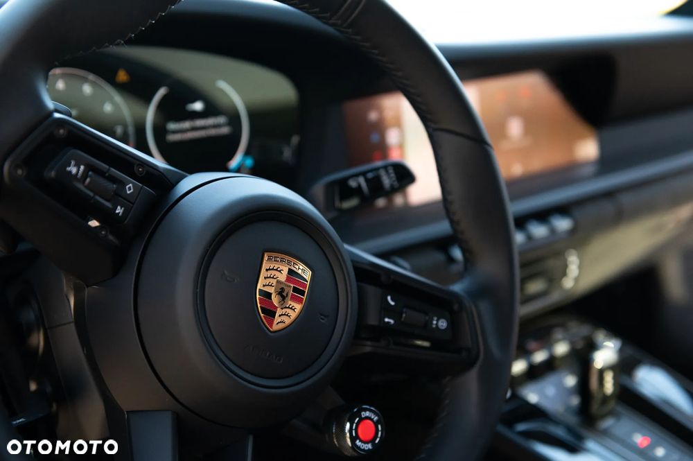Porsche 911 Carrera T-Hybrid 4 GTS - 18