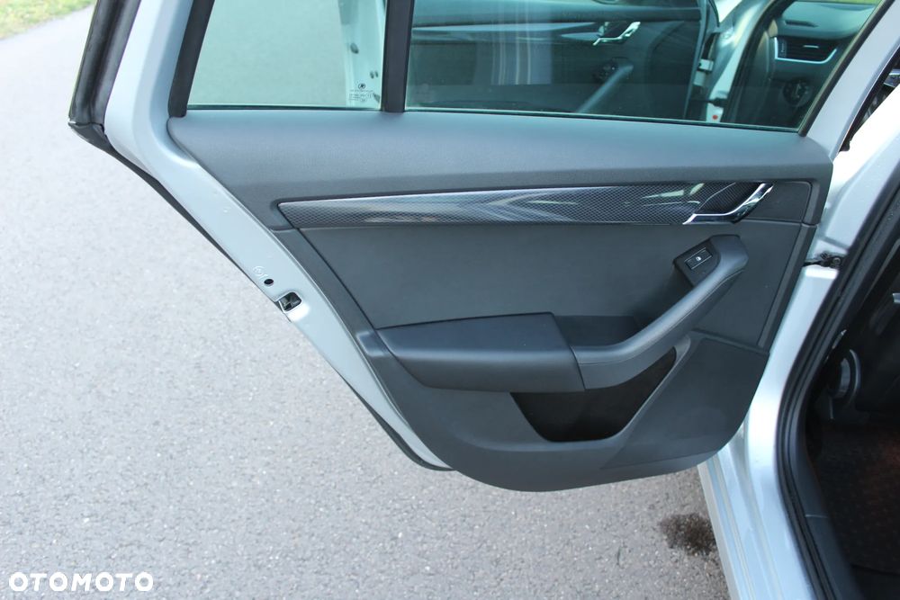 Skoda Octavia 2.0 TDI RS - 26