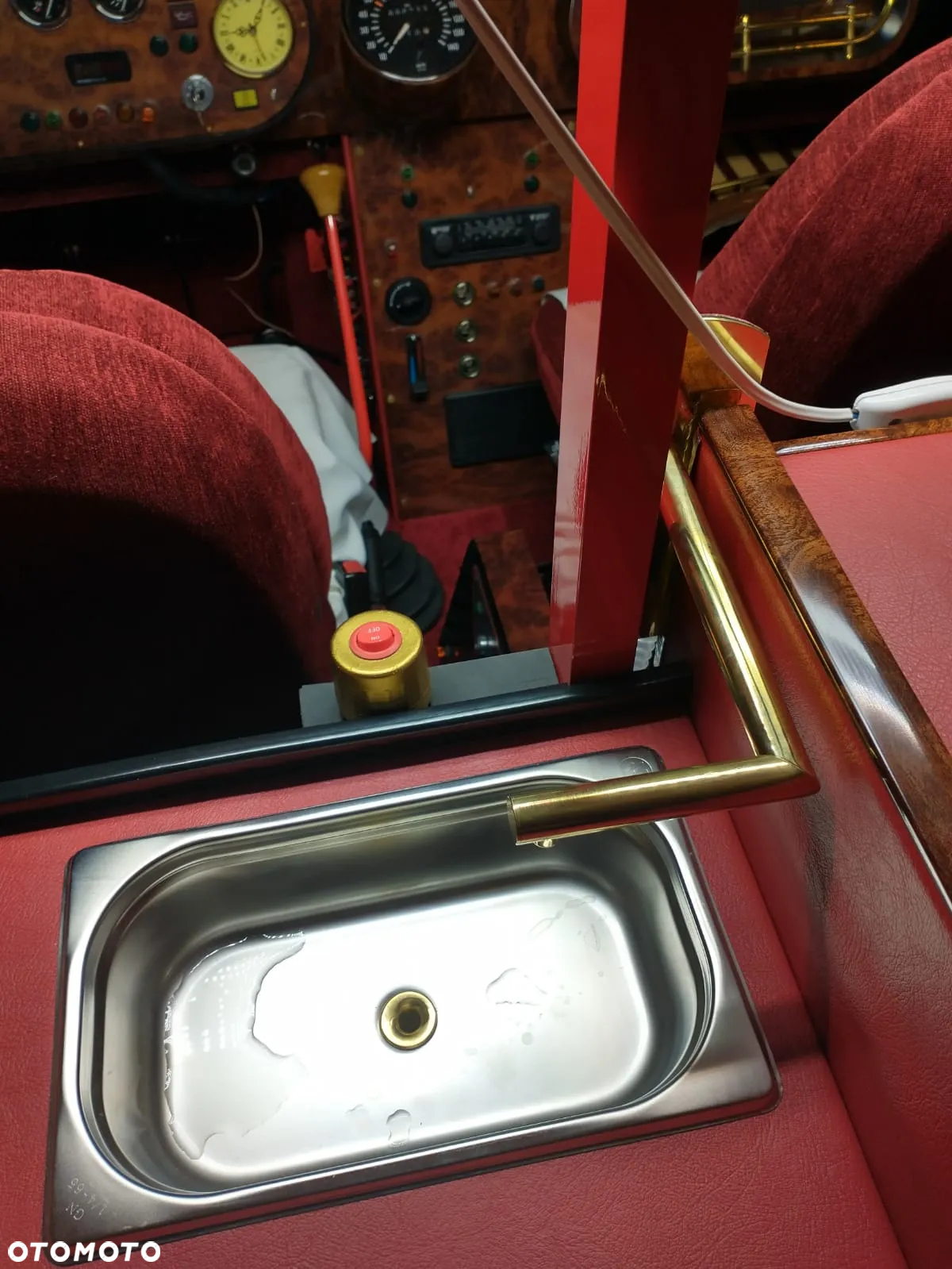Mercedes-Benz 280 - 8