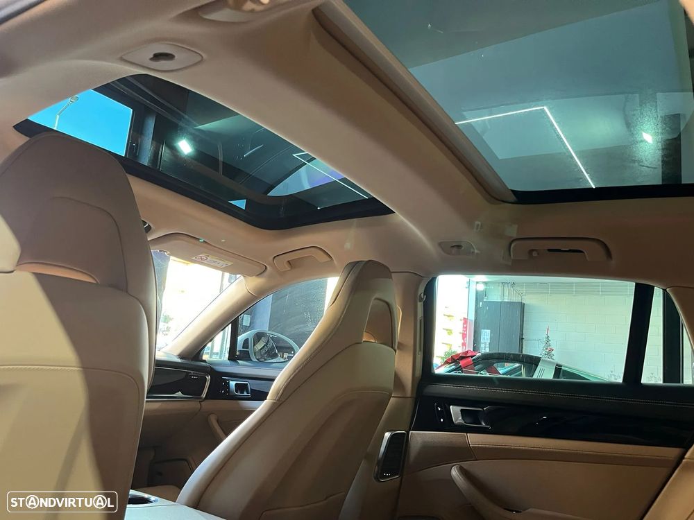 Porsche Panamera Sport Turismo 4 E-Hybrid Edition 10 Anos - 32