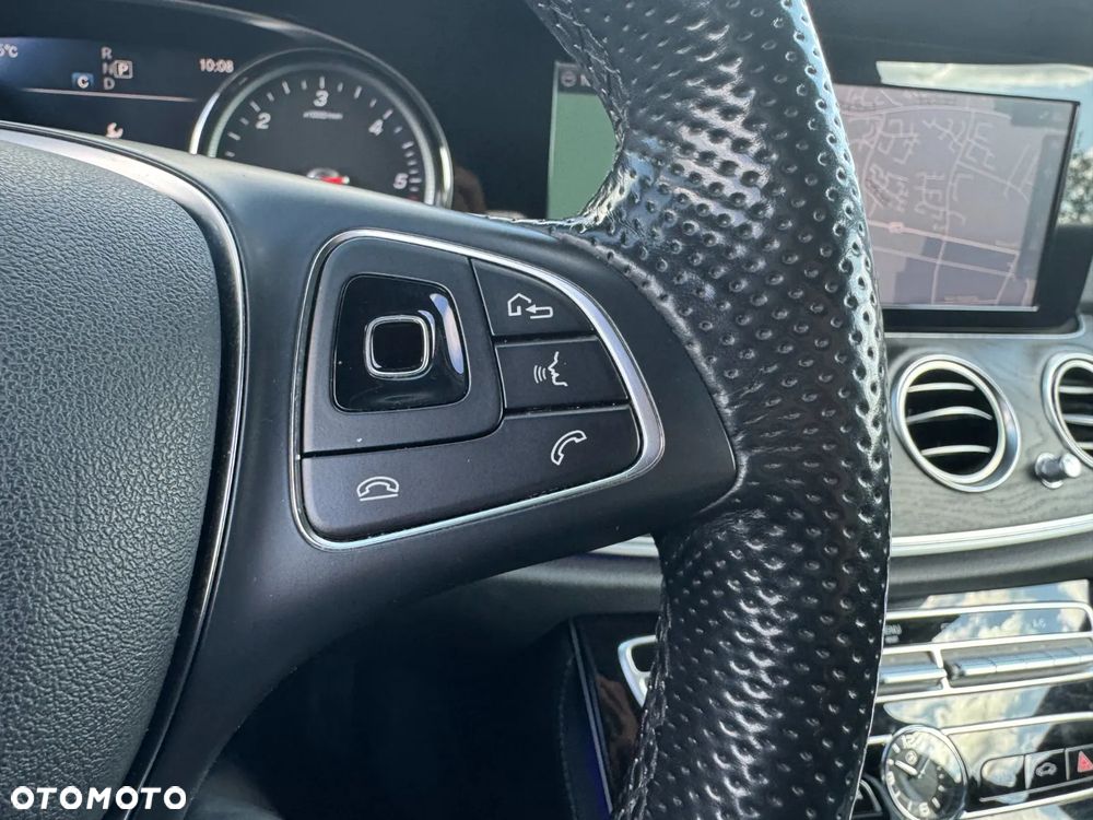 Mercedes-Benz Klasa E 220 d 4-Matic 9G-TRONIC - 26