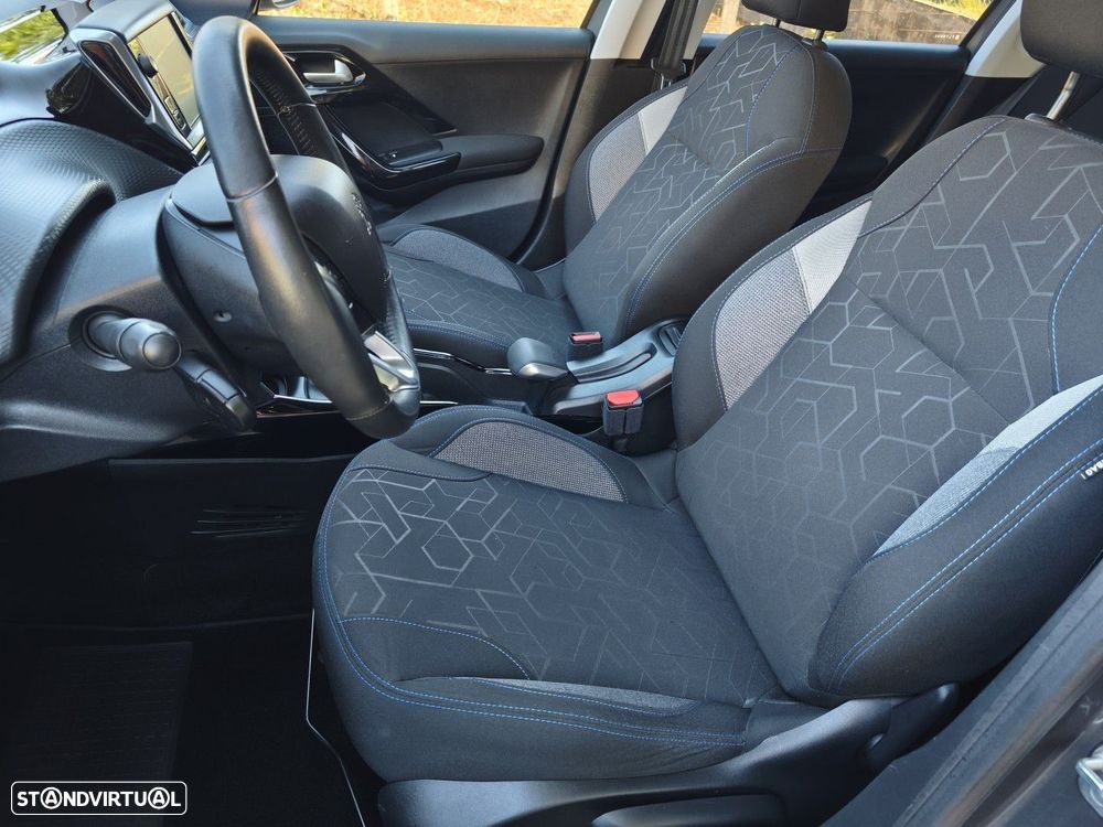 Peugeot 2008 1.2 PureTech Signature - 7