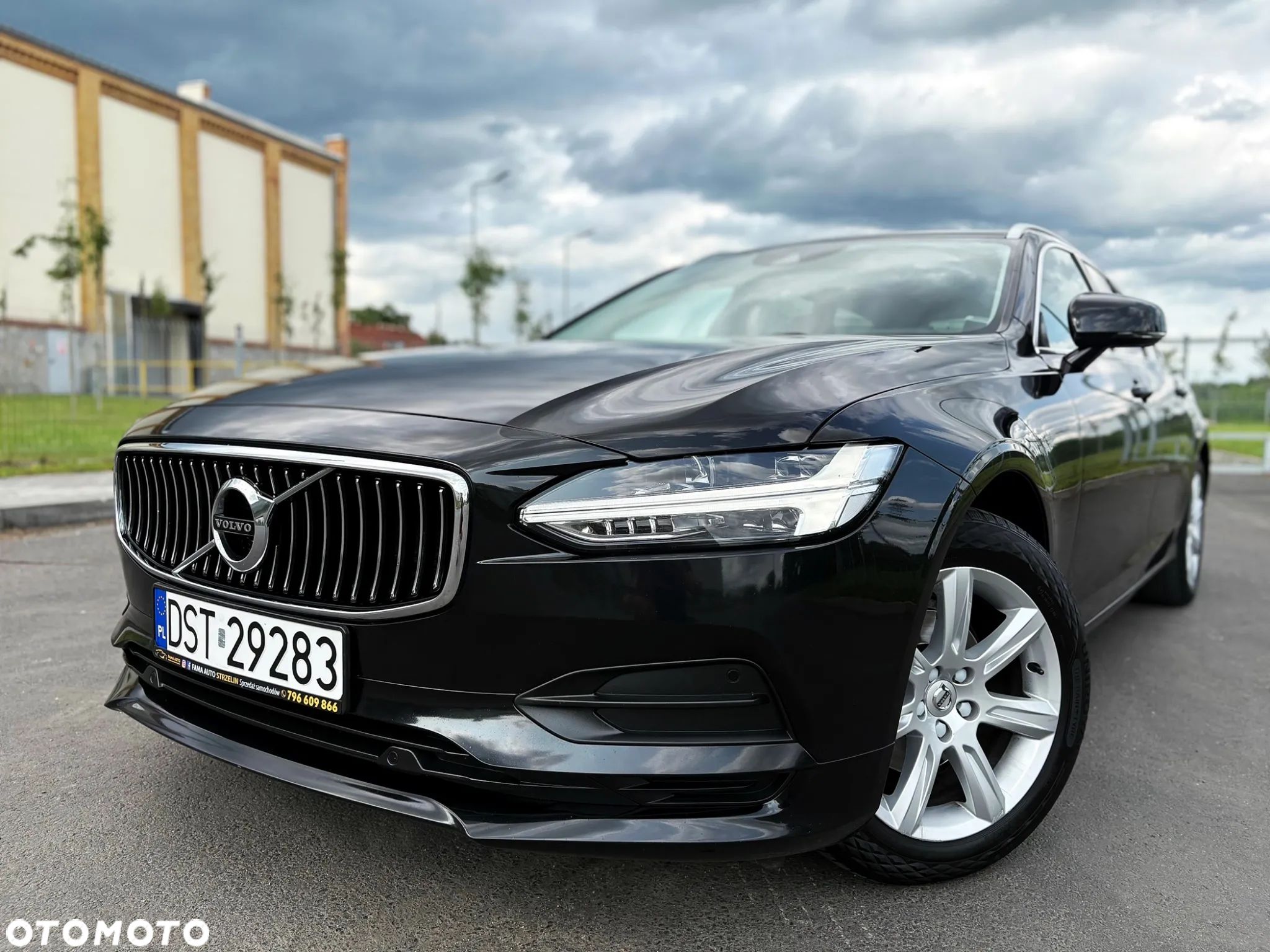 Volvo V90 D3 Momentum Pro - 1