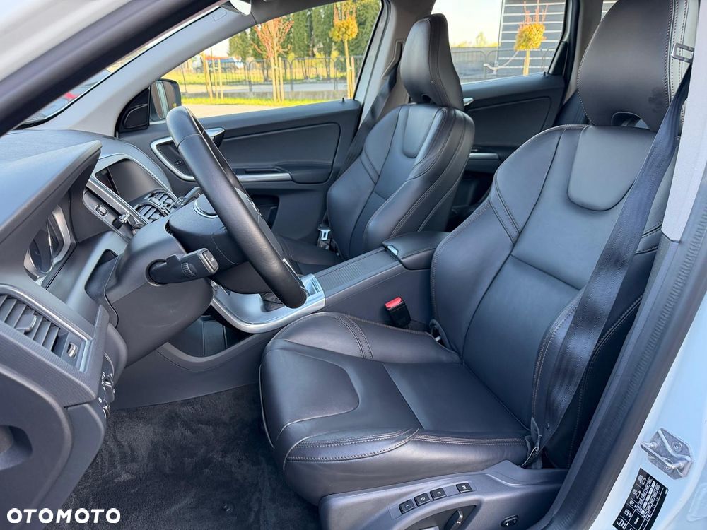 Volvo XC 60 D5 AWD Geartronic Summum - 12