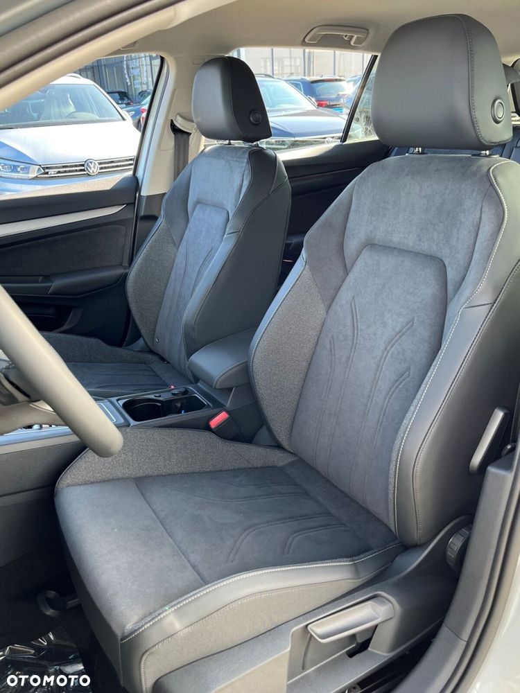 Volkswagen Golf - 8