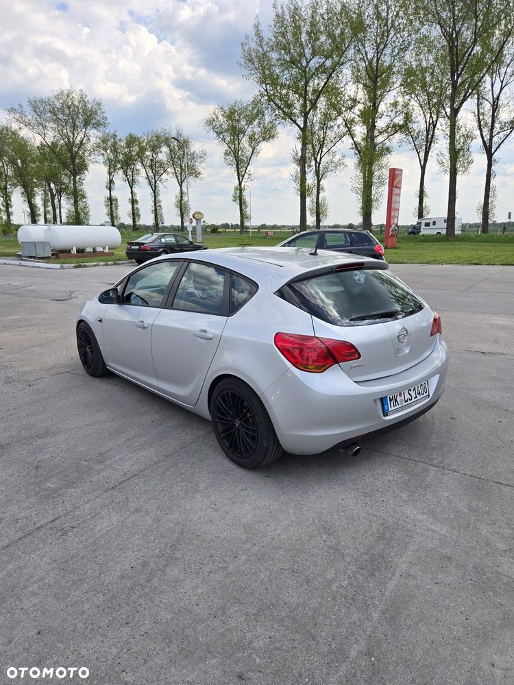 Opel Astra 1.6 - 8