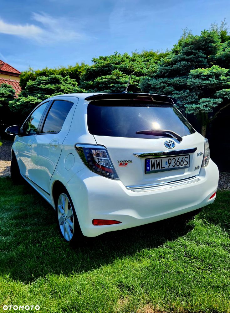 Toyota Yaris Hybrid 100 Premium - 6
