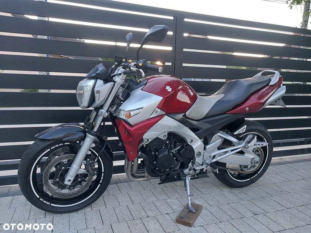Suzuki GSR - 6