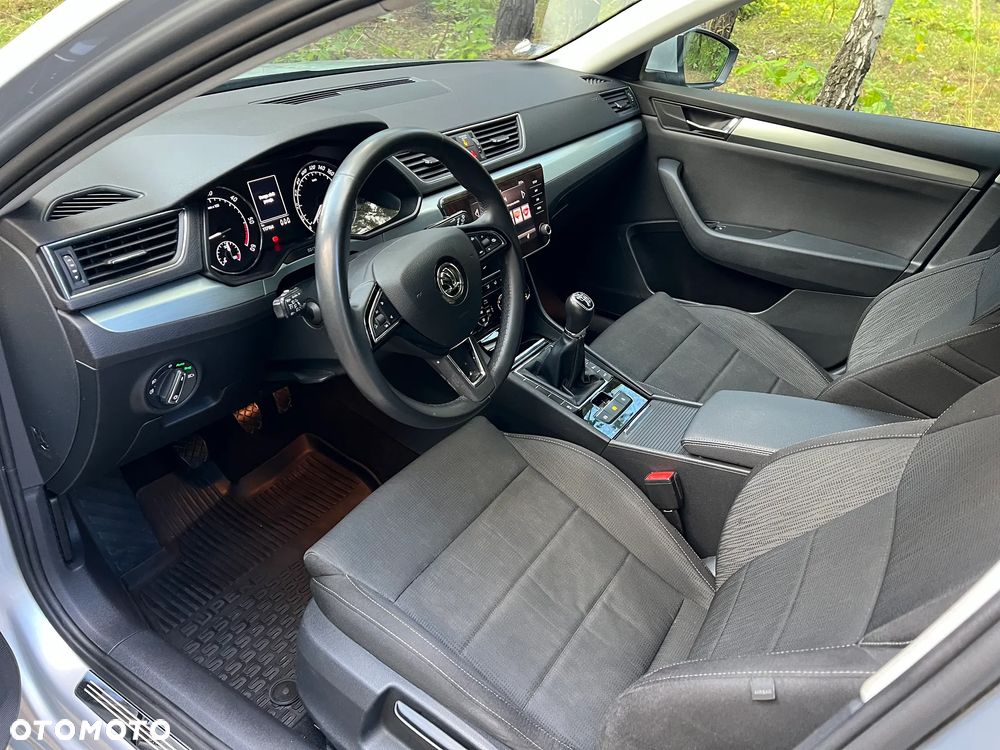 Skoda Superb 2.0 TDI Ambition - 11