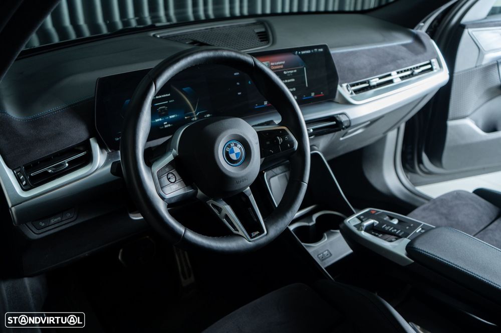 BMW iX2 eDrive20 Pack Desportivo M Pro - 13