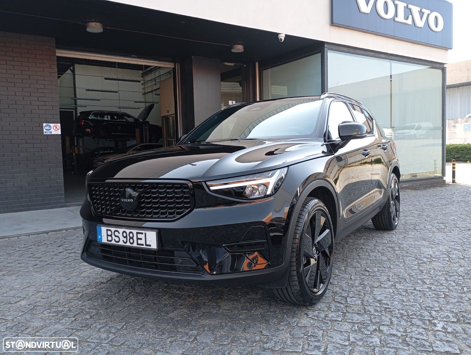 Volvo XC 40 2.0 B3 Black Edition - 1