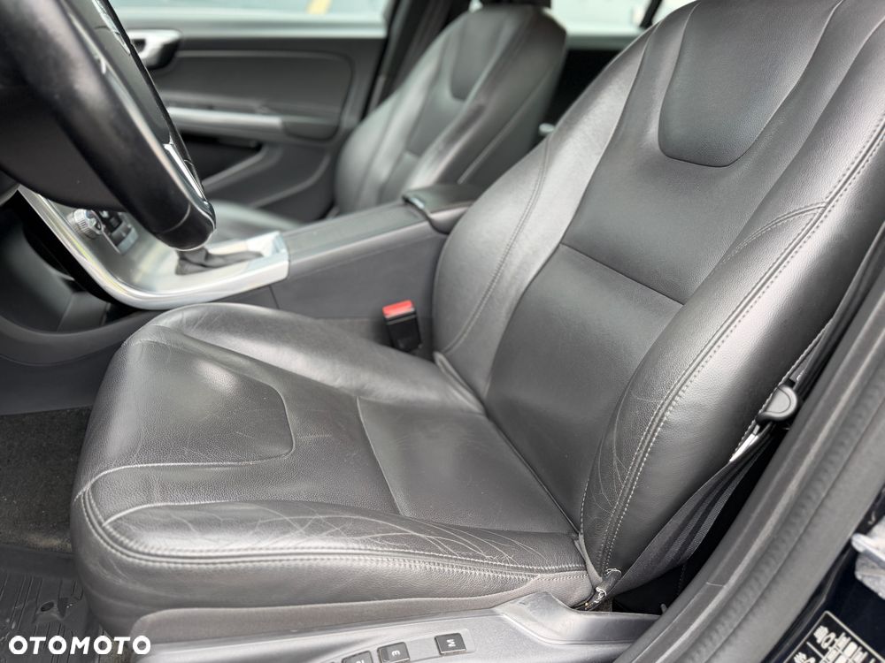Volvo V60 D2 Geartronic Summum - 38