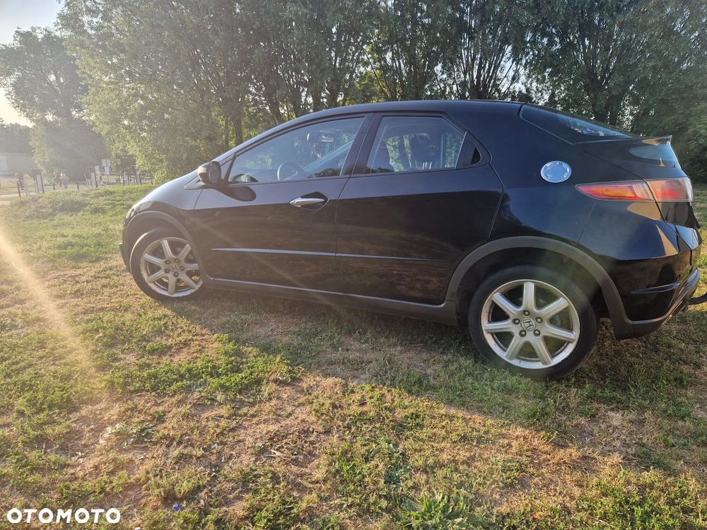 Honda Civic 1.8 Executive - 3