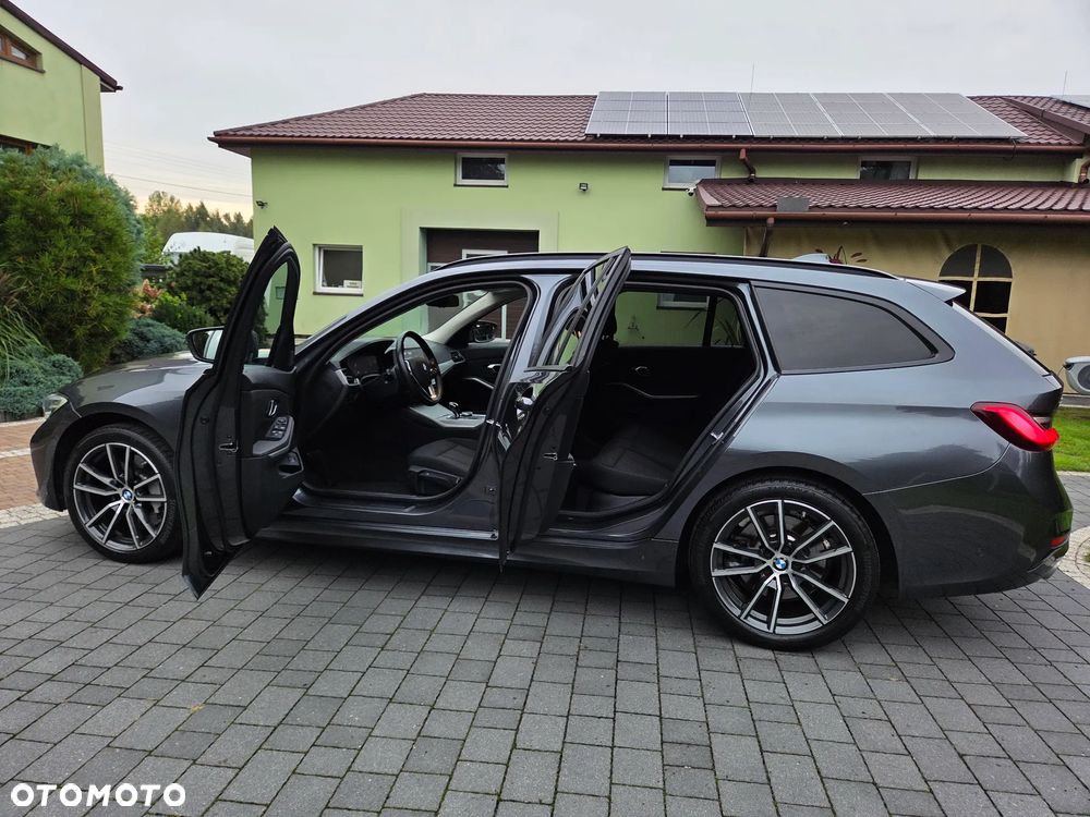 BMW Seria 3 330i Touring xDrive Sport Line - 12