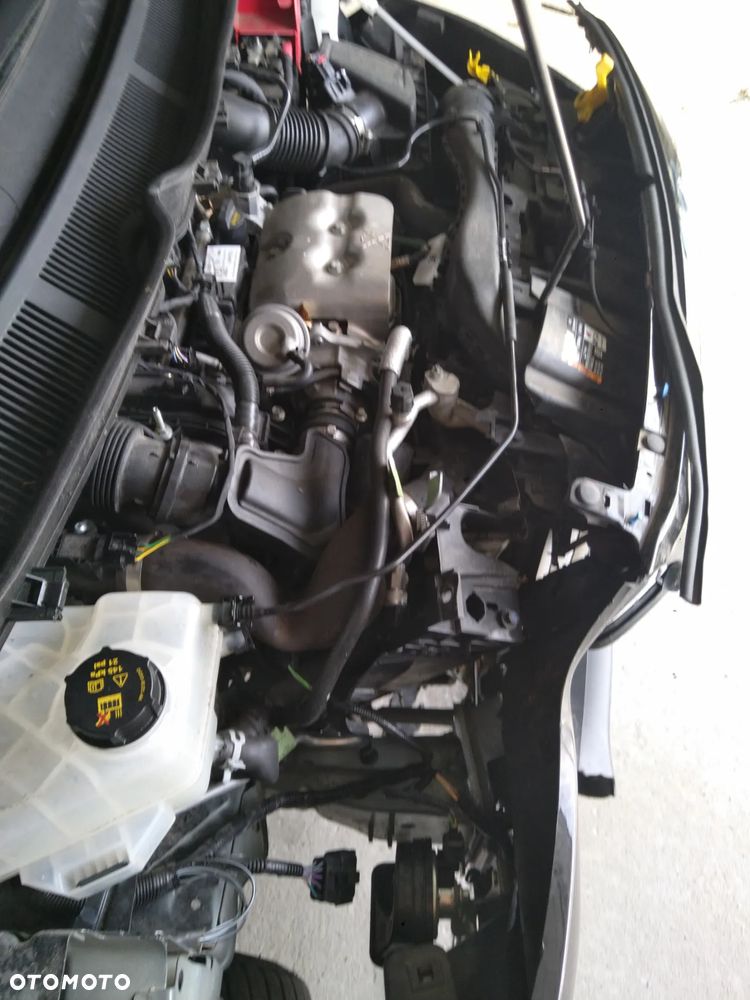 Ford Transit Courier - 19