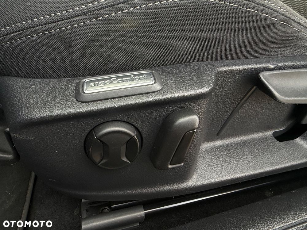 Volkswagen Passat 1.6 TDI SCR DSG Comfortline - 15