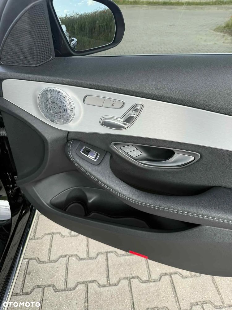 Mercedes-Benz Klasa C 300 4Matic 9G-TRONIC Avantgarde - 8