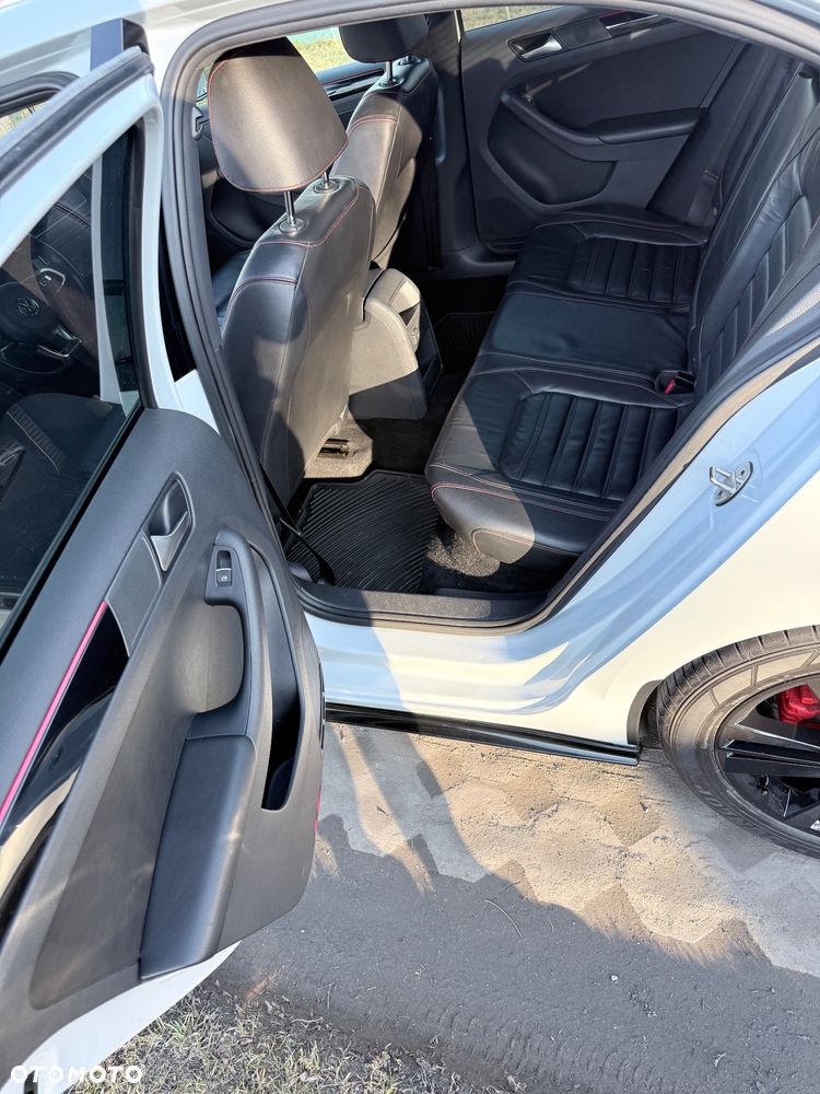 Volkswagen Jetta - 28