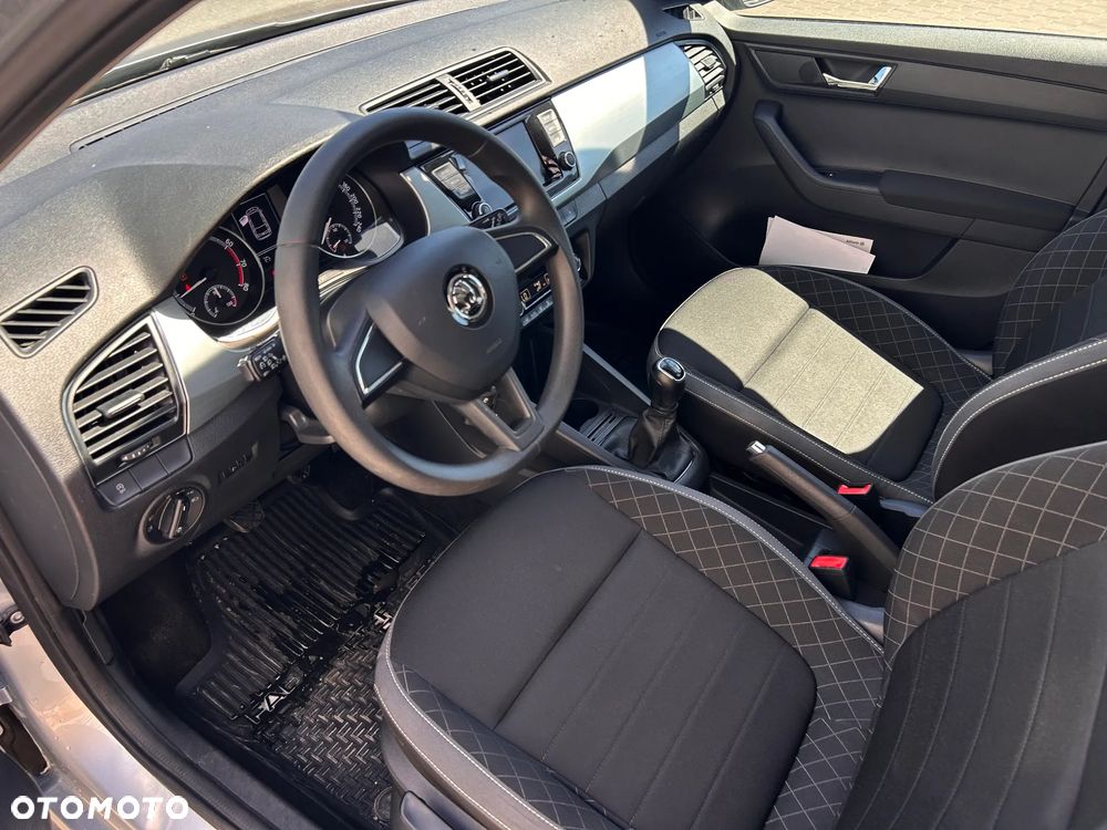 Skoda Fabia 1.0 TSI Tour - 10