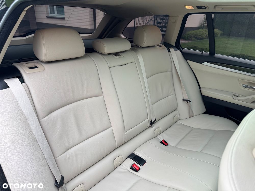 BMW Seria 5 525d Sport-Aut Luxury Line - 20