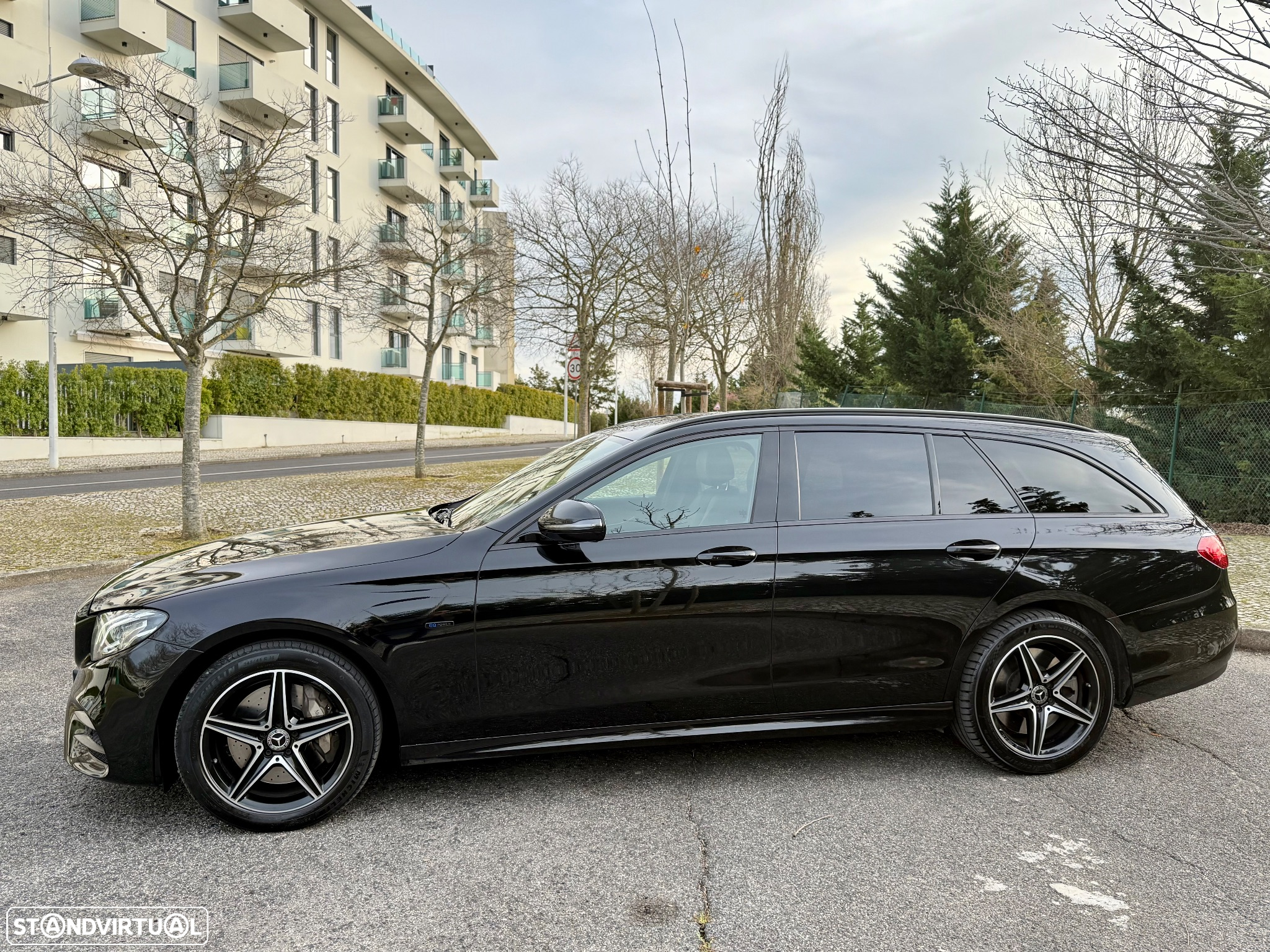 Mercedes-Benz E 300 de AMG Line - 4