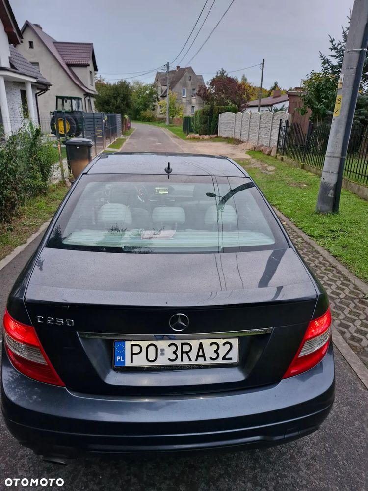 Mercedes-Benz Klasa C 250 CGI BlueEff Elegance - 29