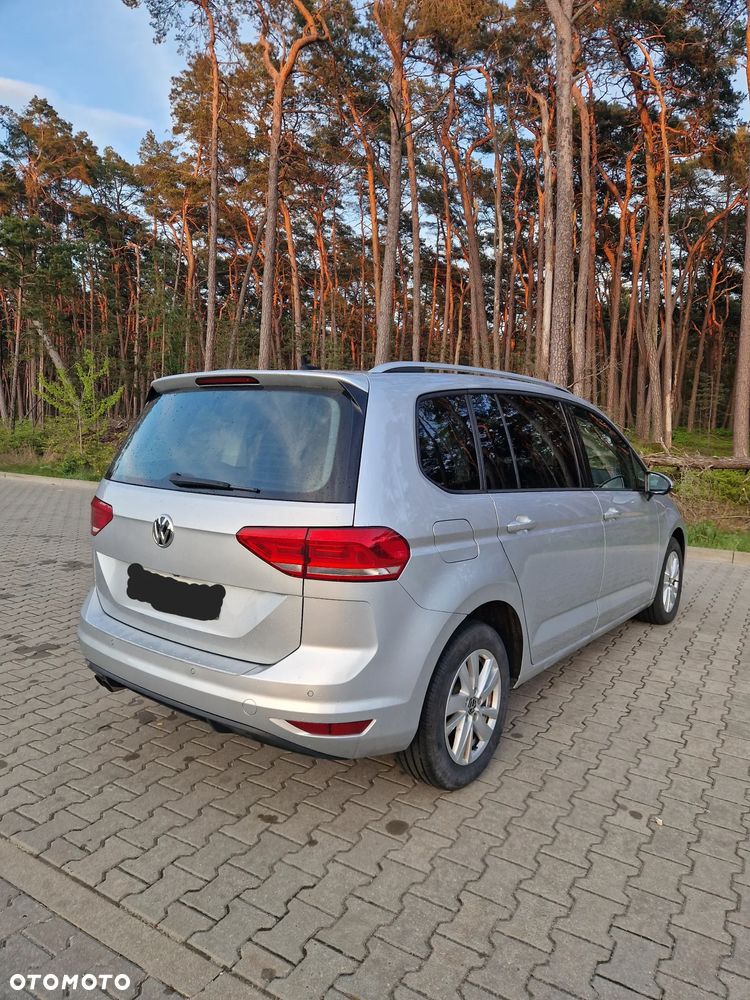 Volkswagen Touran 2.0 TDI SCR DSG Comfortline - 4