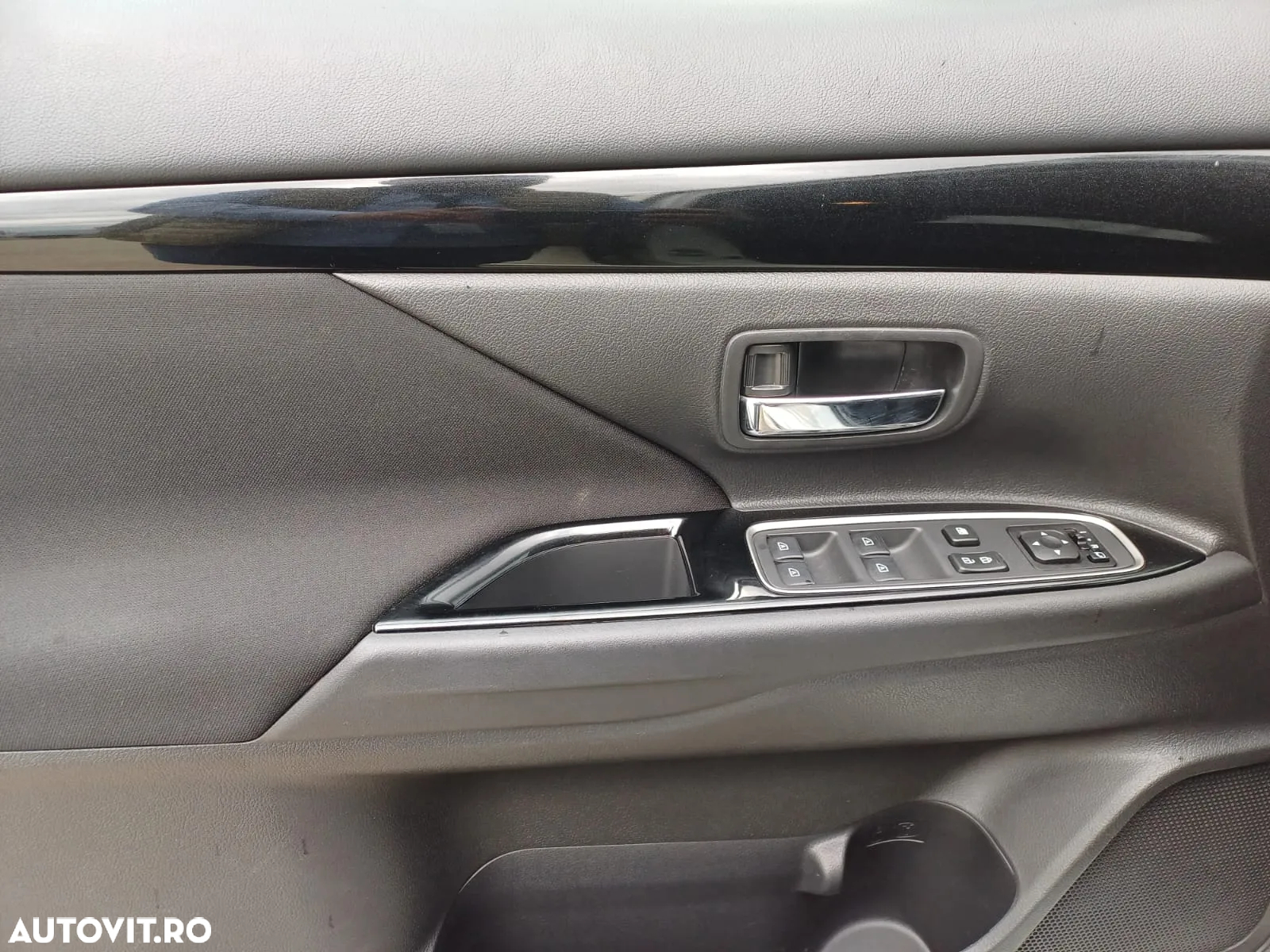 Mitsubishi Outlander 2.4 4WD Plug-In Hybrid - 22