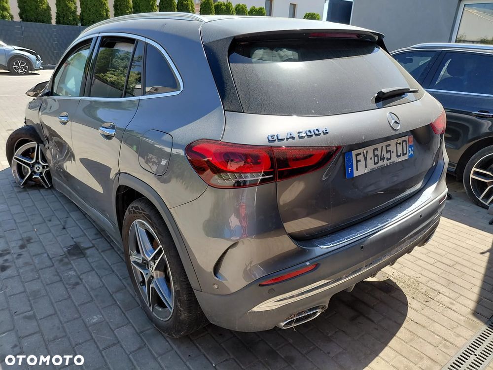Mercedes-Benz GLA - 4