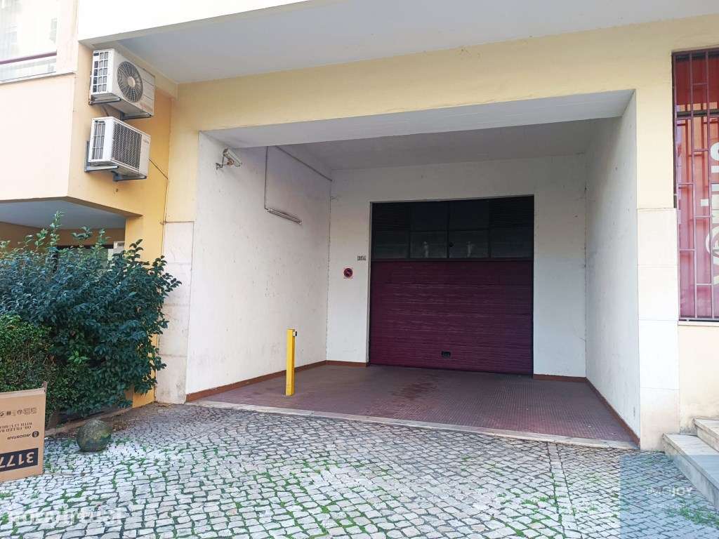 Espaço Comercial 300 m2 com Estacionamento Privativo em Benfica - Grande imagem: 4/25