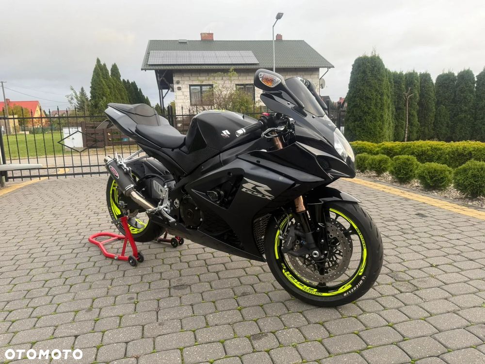 Suzuki GSX-R - 1