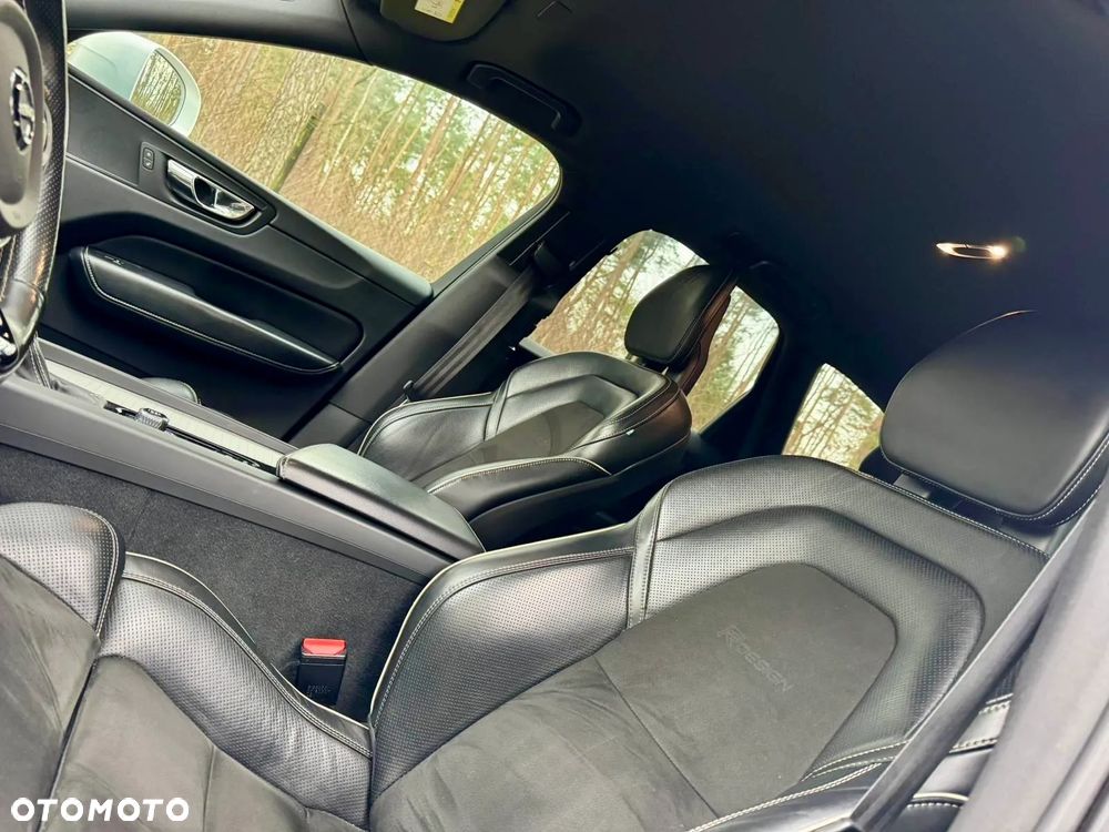 Volvo XC 60 D4 AWD R-Design - 26