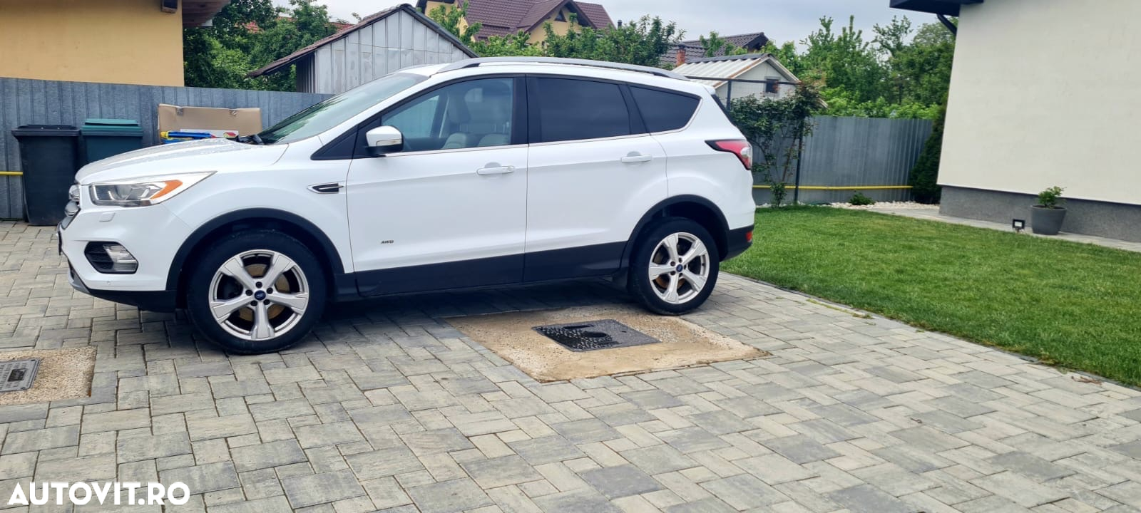 Ford Kuga 2.0 TDCi Powershift 4WD Titanium - 3