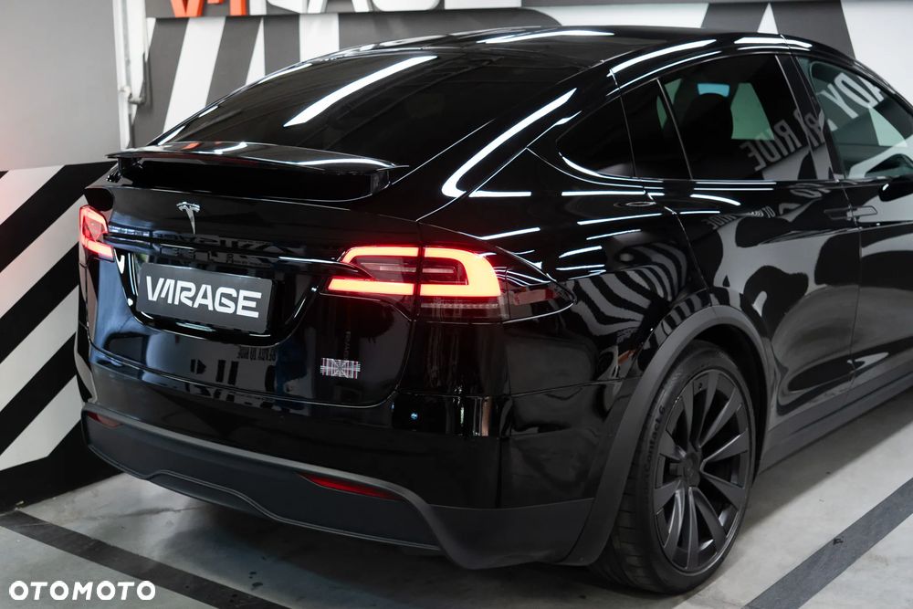Tesla Model X - 22
