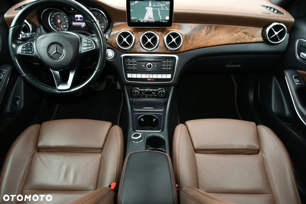 Mercedes-Benz GLA 250 4-Matic AMG Line - 31