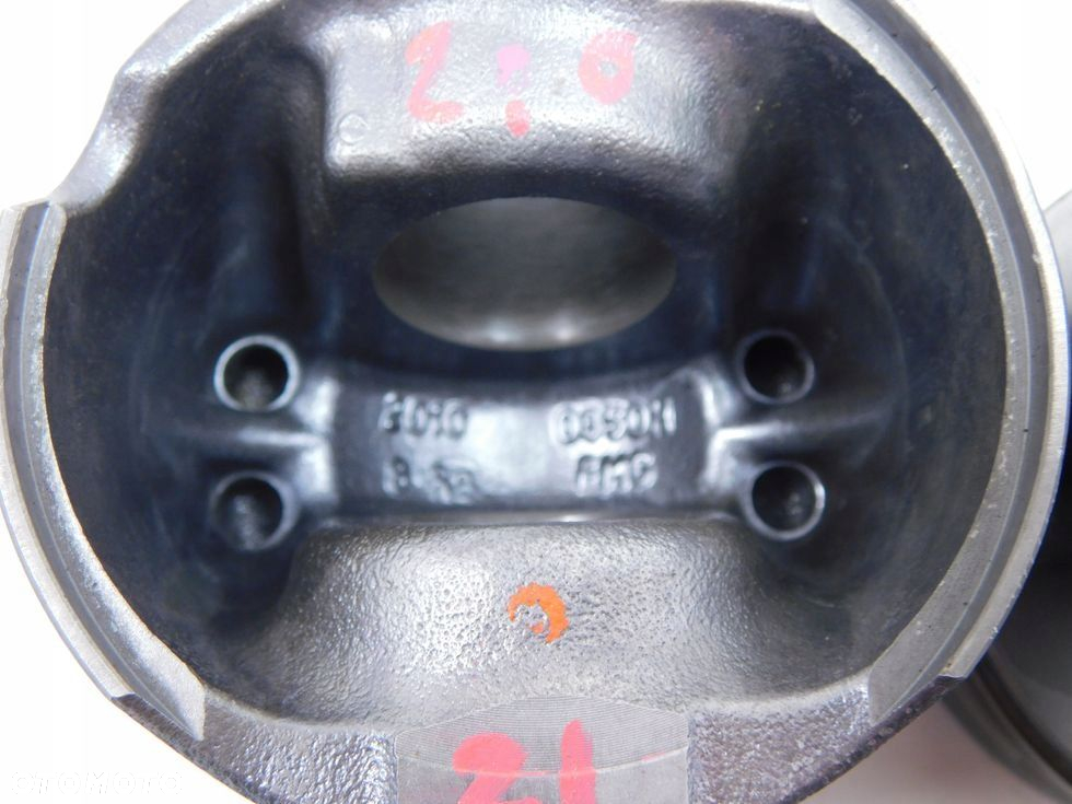 Tłok tłoki 2.0 HDI TDCI EURO5 Ford Peugeot Citroen C5 III S-Max Galaxy 508 - 13