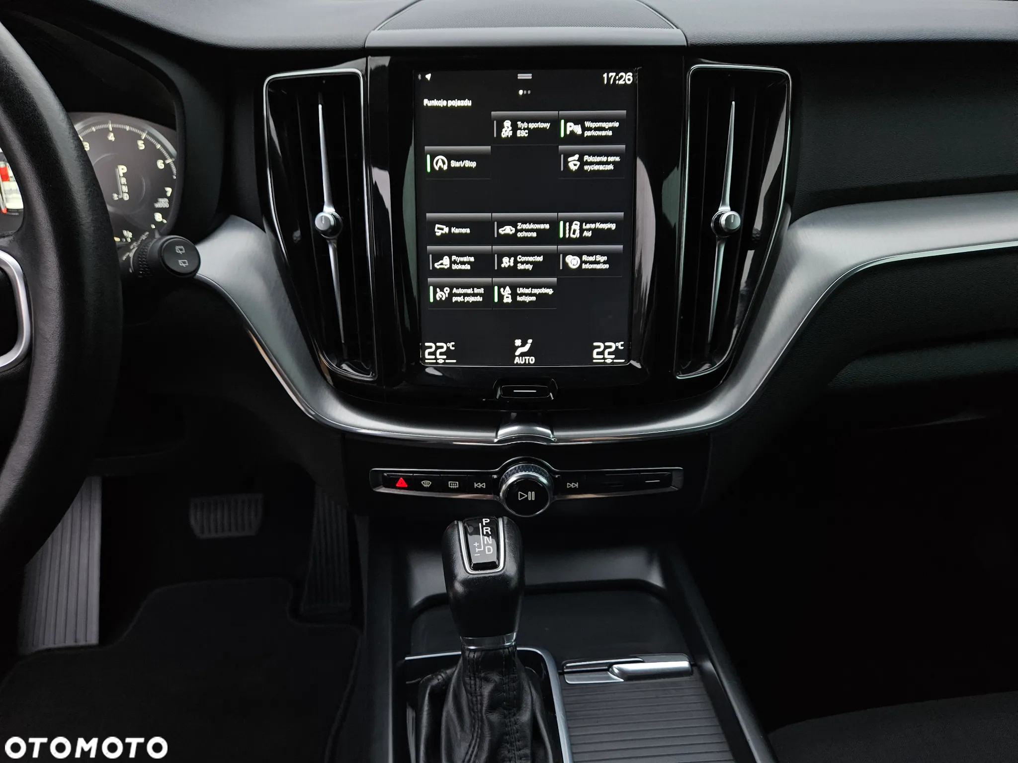 Volvo XC 60 T4 Momentum Pro - 25
