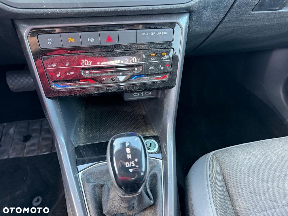 Volkswagen T-Cross - 32