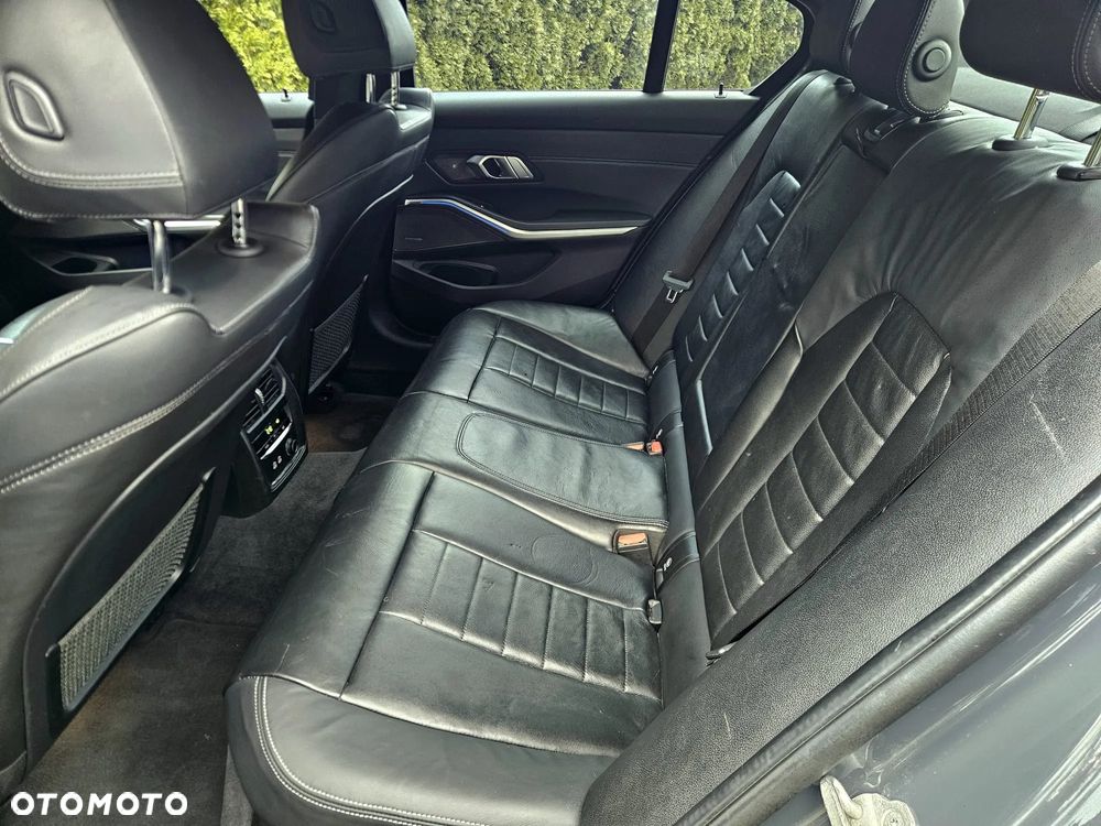 BMW Seria 3 330i xDrive M Sport - 17