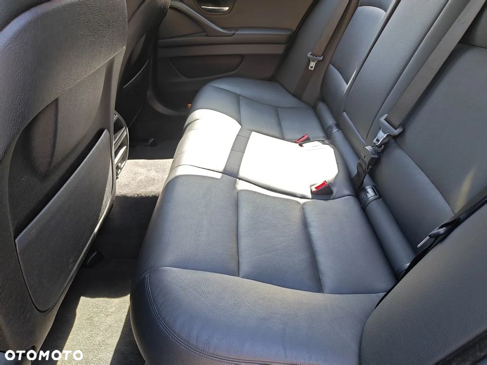 BMW Seria 5 528i xDrive - 25